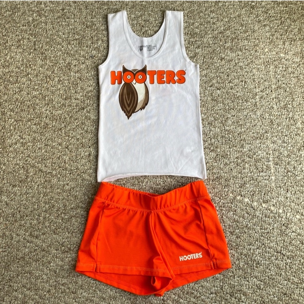 HOOTERS orange and white uniform